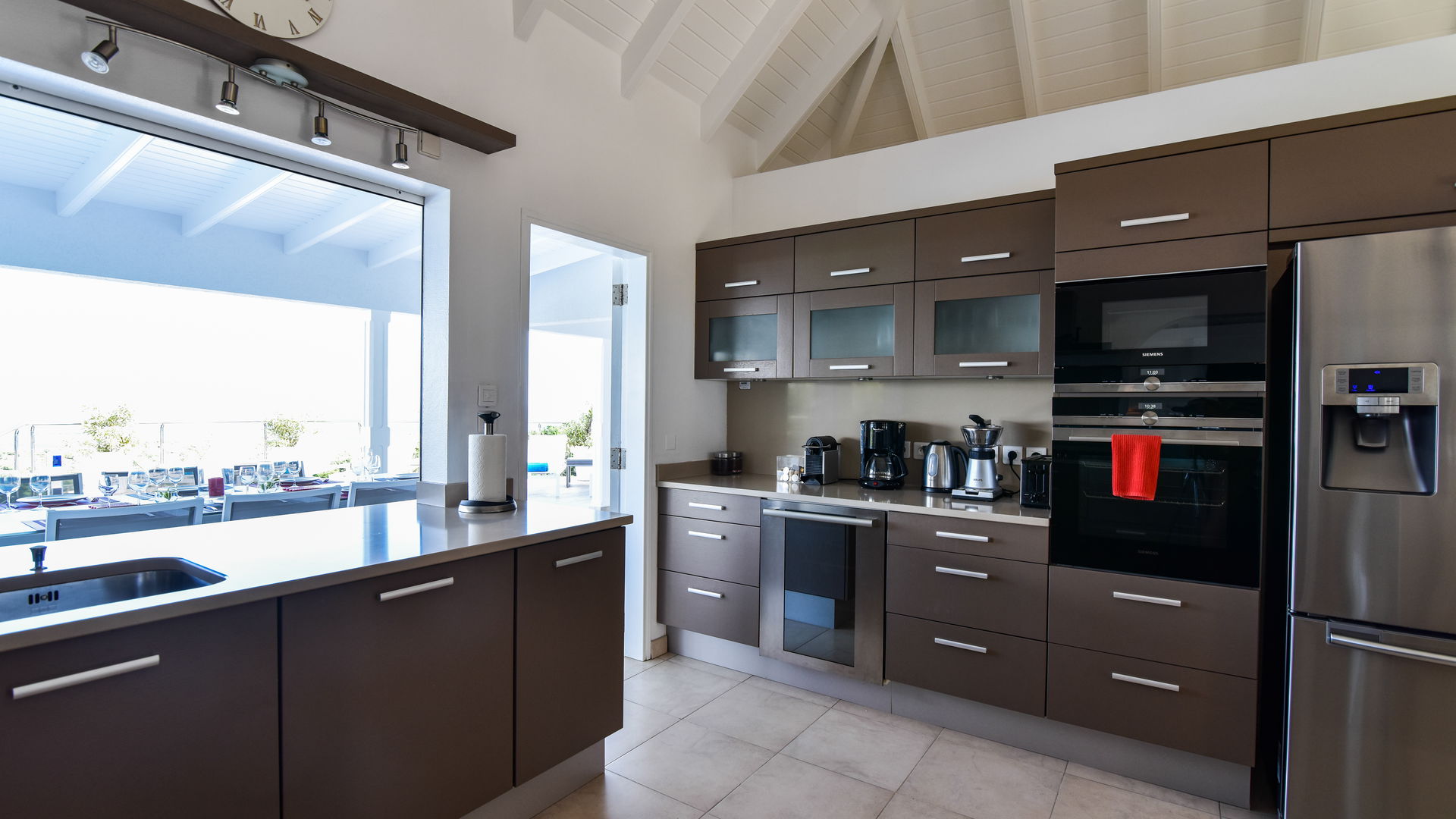 KITCHEN & DINING AREA
