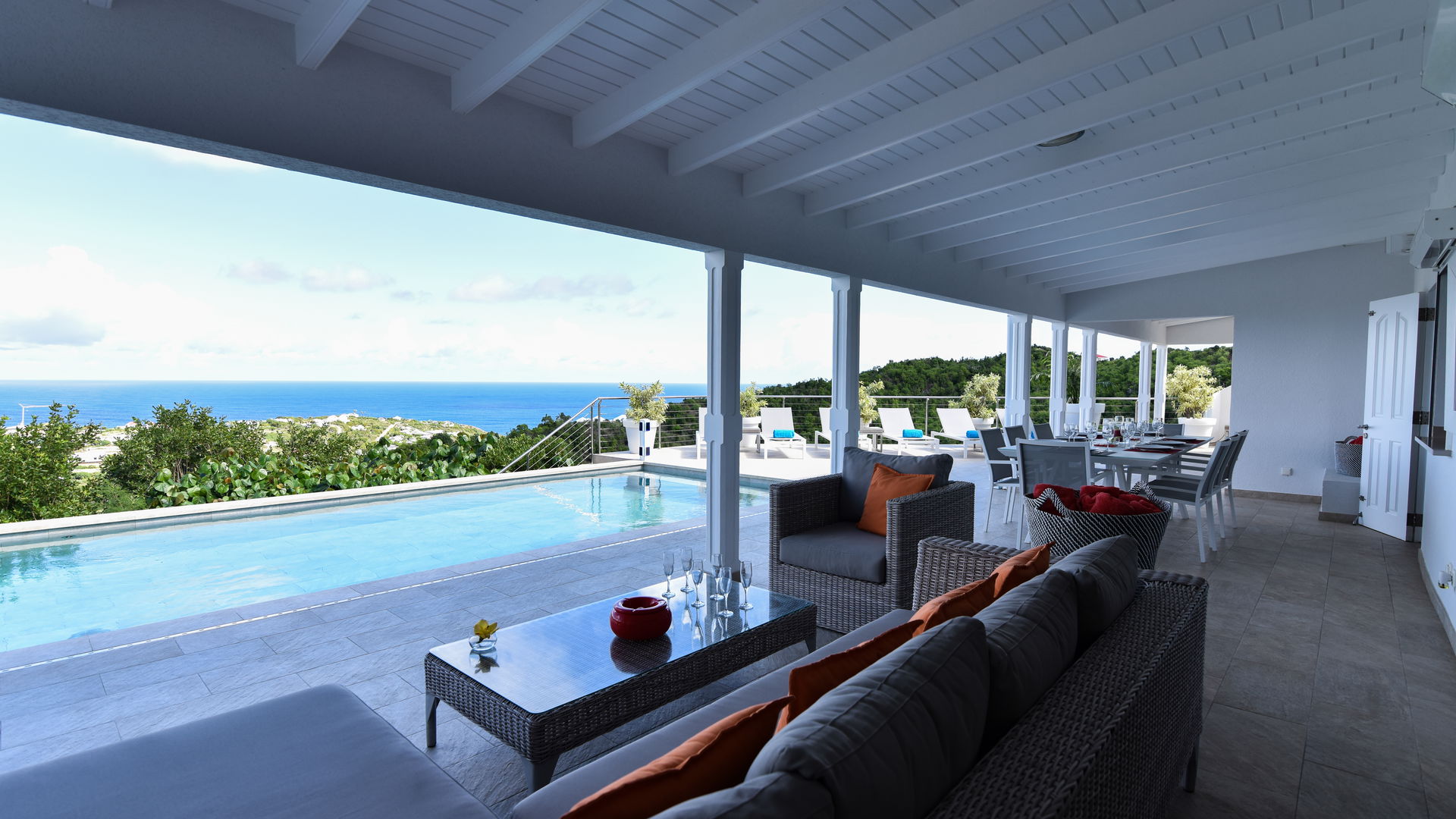 POOL & TERRACE