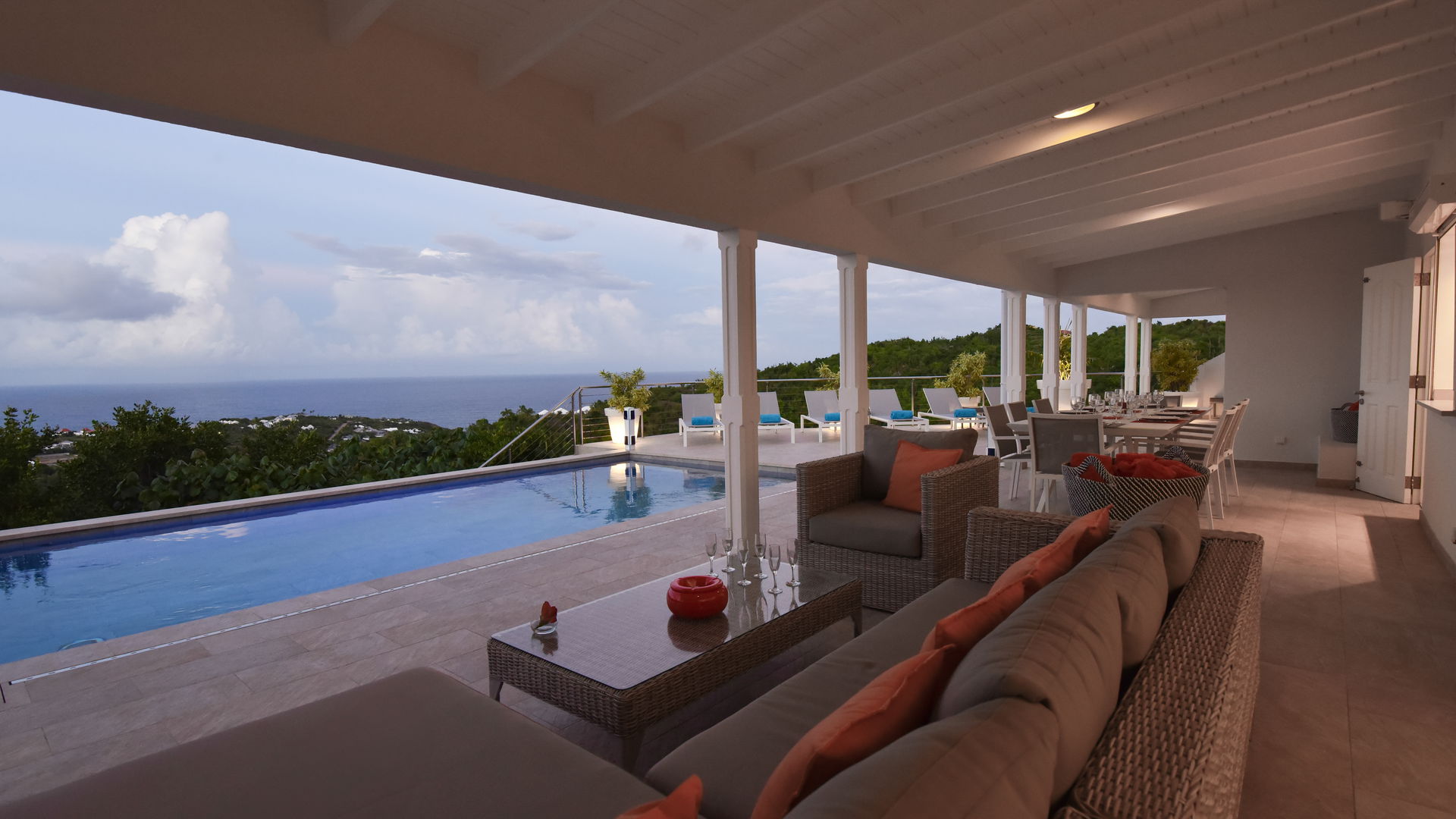 POOL & TERRACE