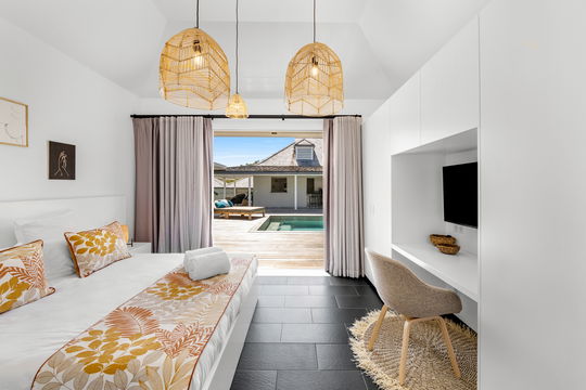 VILLA CRUSH BEDROOM1 1