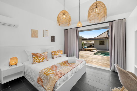 VILLA CRUSH BEDROOM1 2