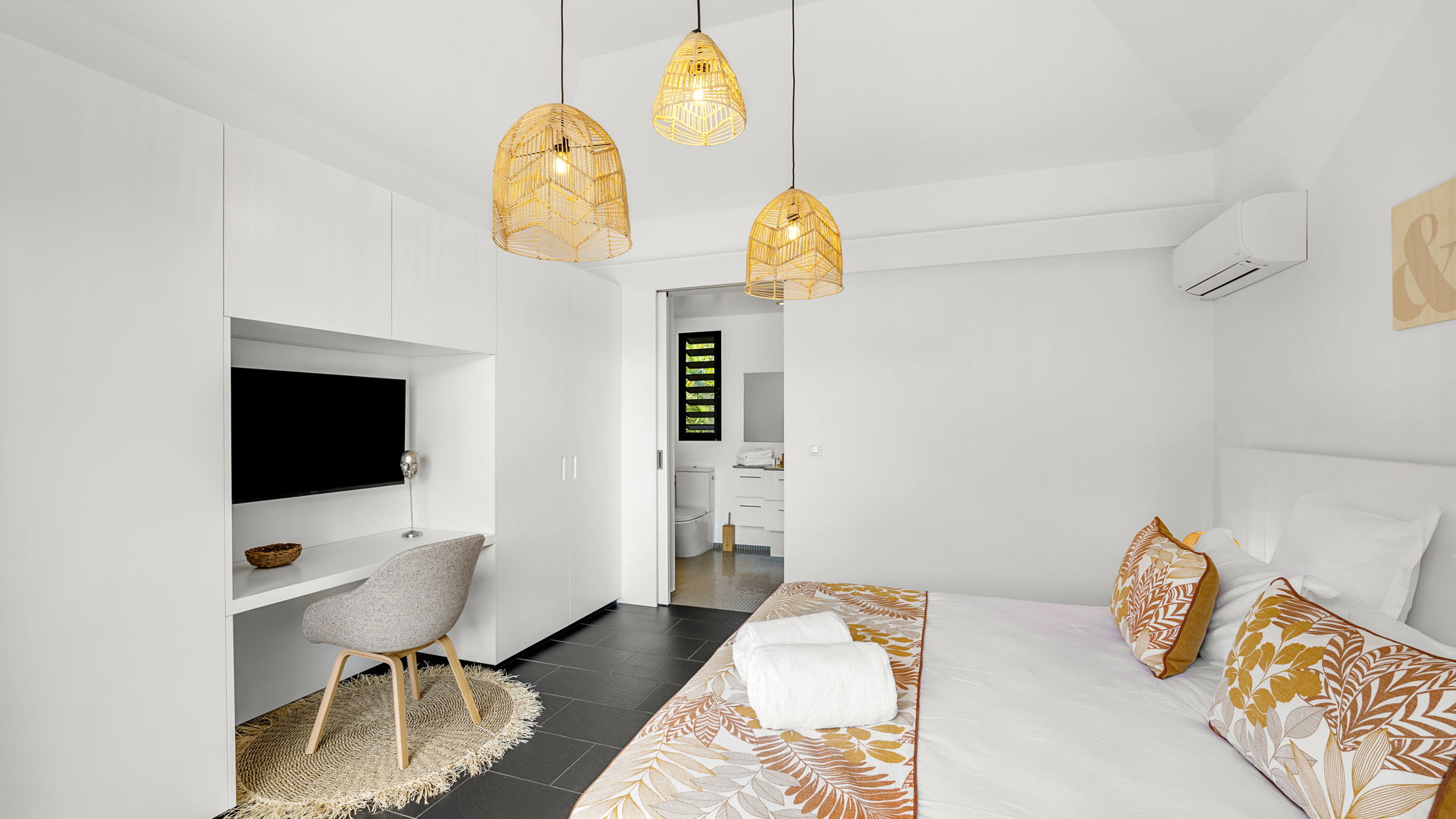 BEDROOM 1