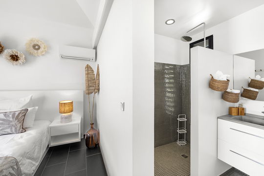 VILLA CRUSH BEDROOM2 11