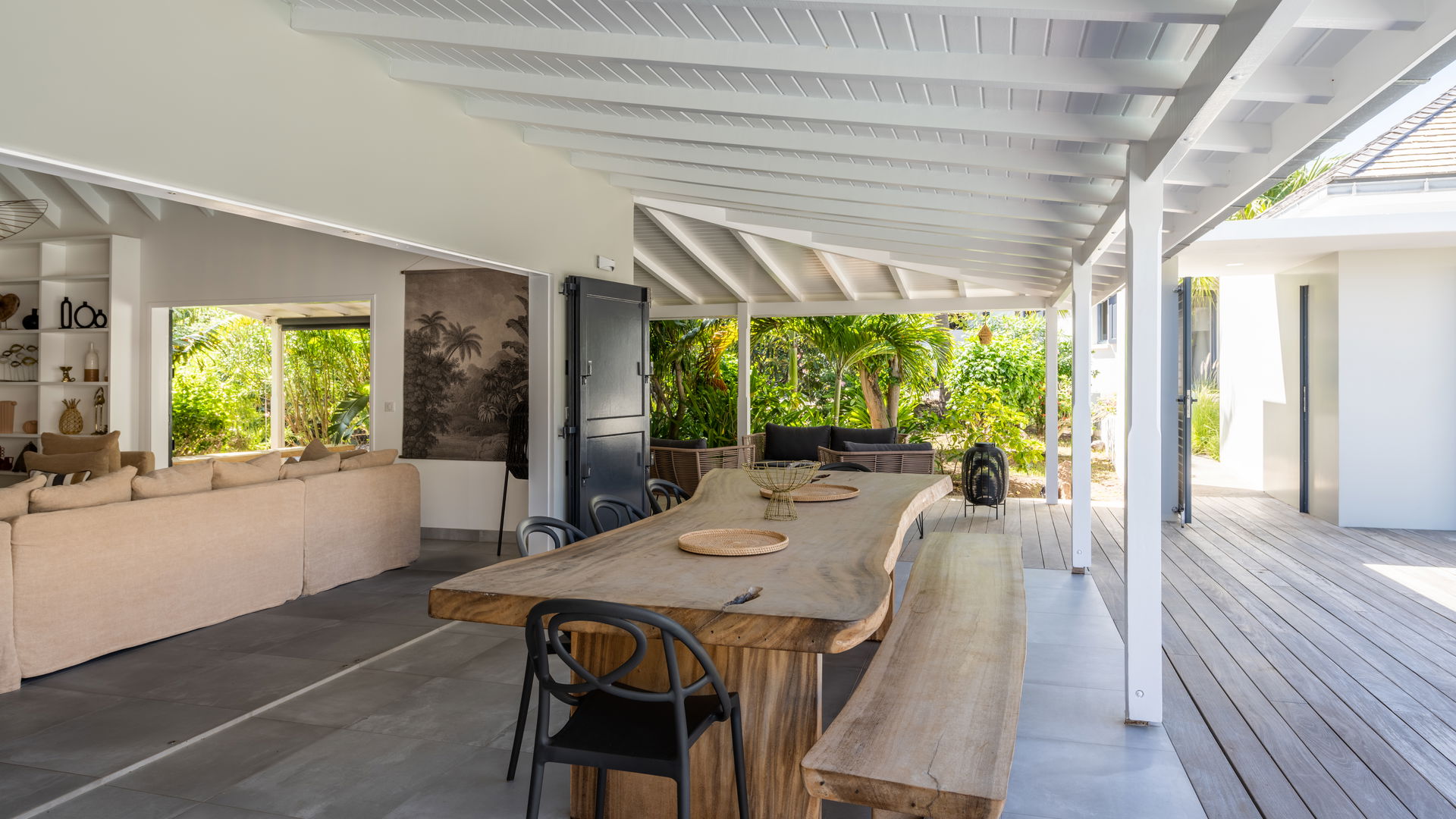 KITCHEN & DINING AREA