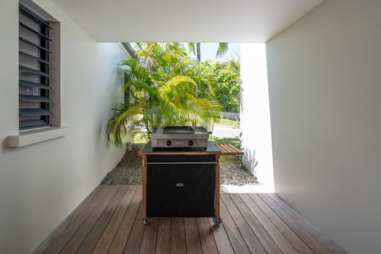 VILLA CRUSH KITCHEN & DINING AREA 10