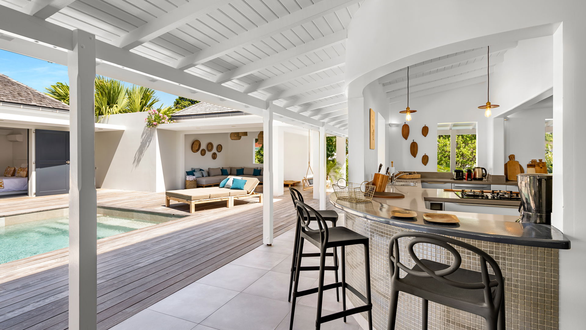 KITCHEN & DINING AREA