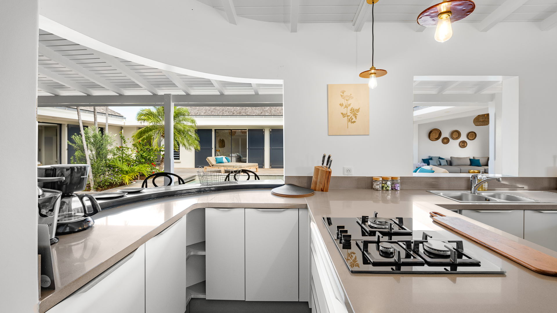 KITCHEN & DINING AREA