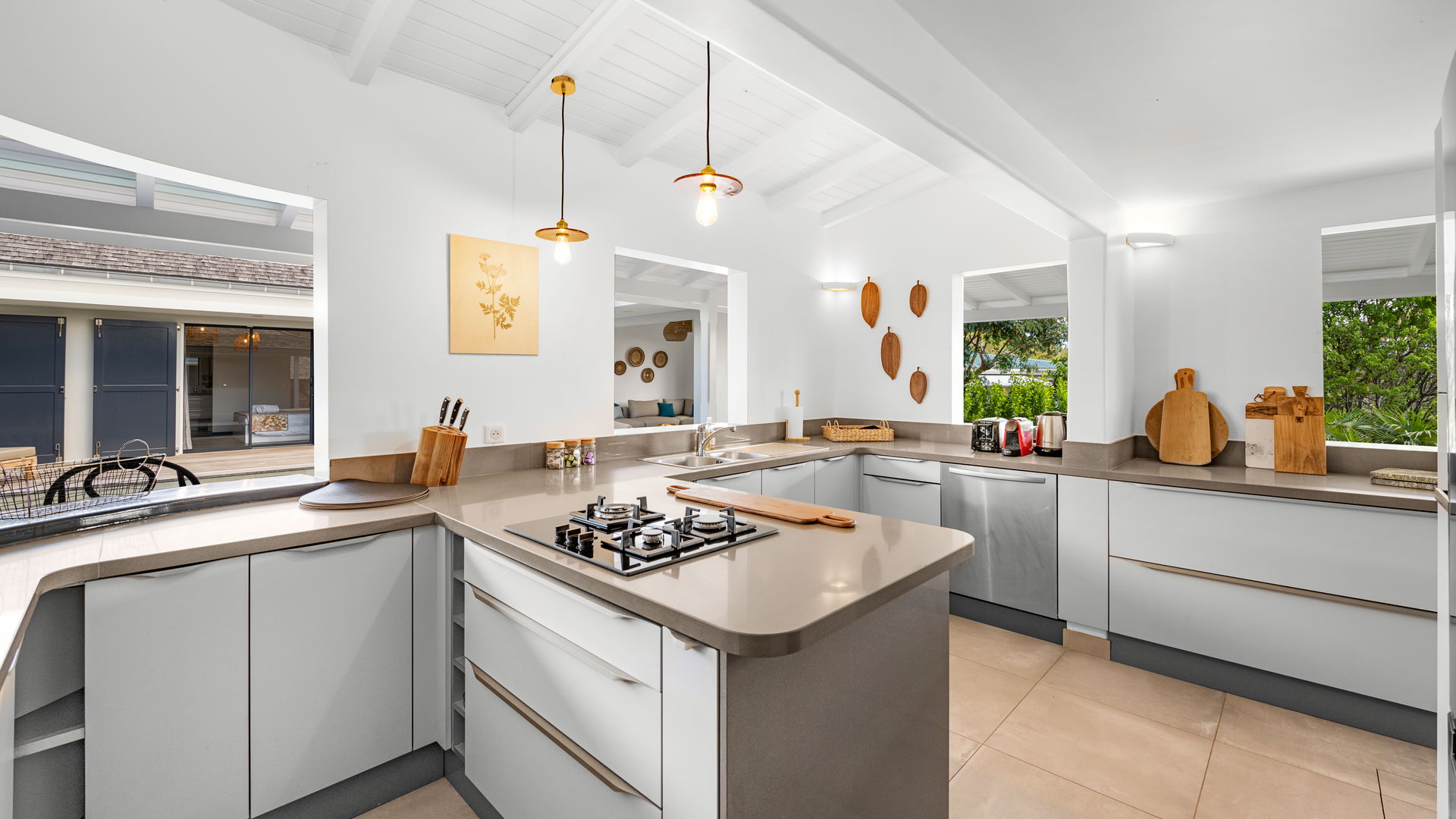 KITCHEN & DINING AREA