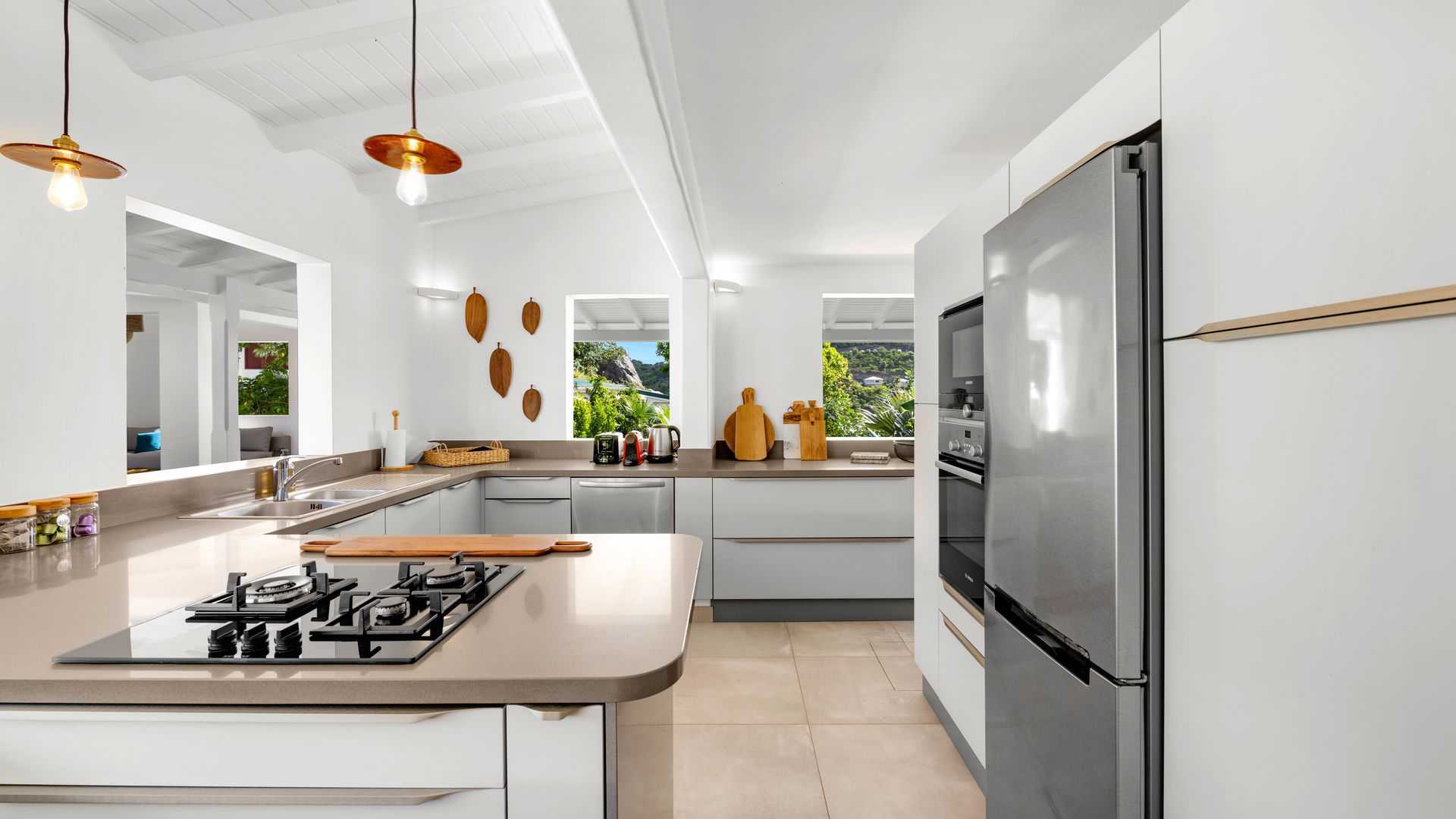 KITCHEN & DINING AREA
