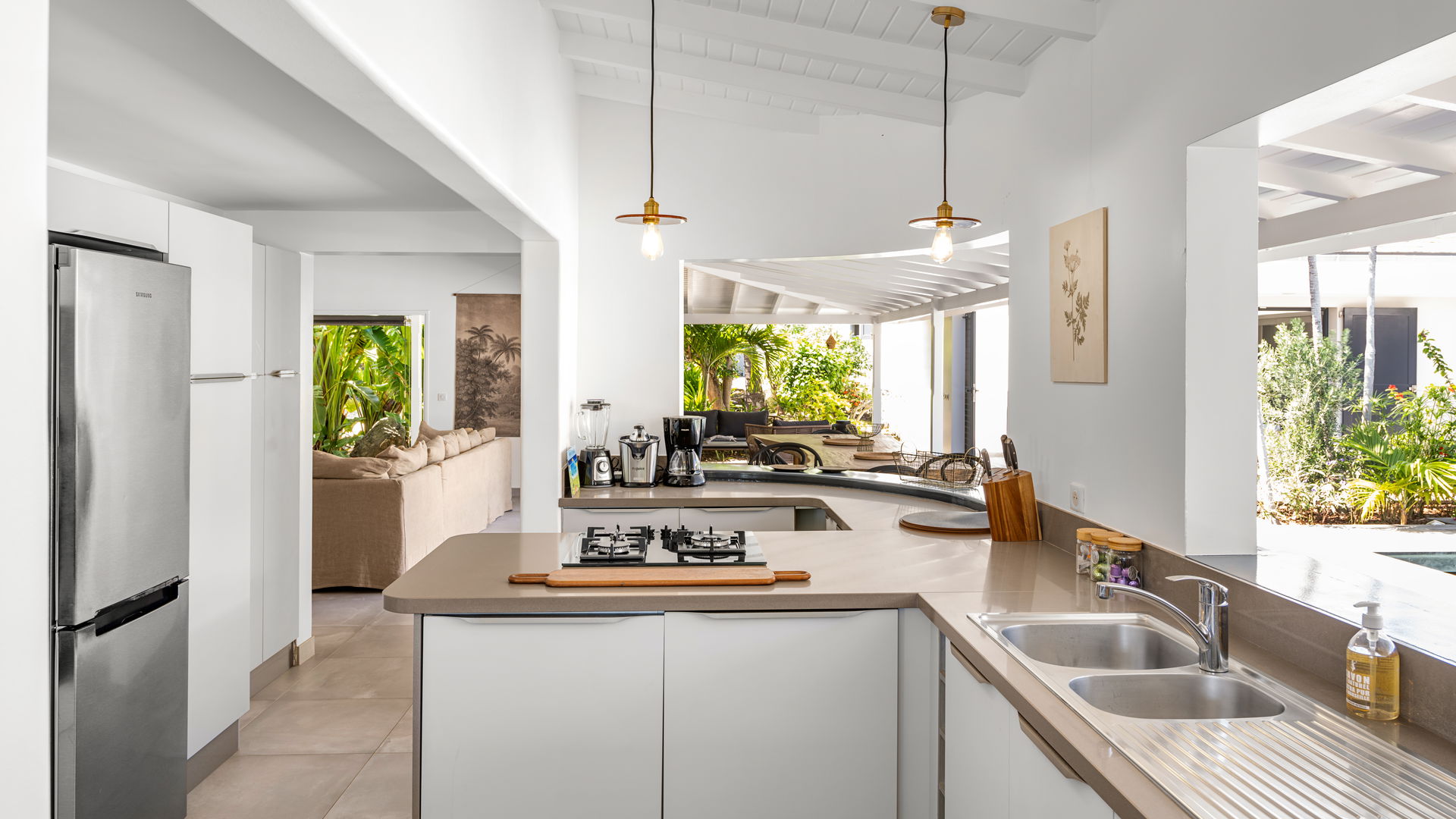 KITCHEN & DINING AREA