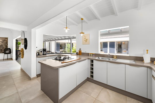 VILLA CRUSH KITCHEN & DINING AREA 8