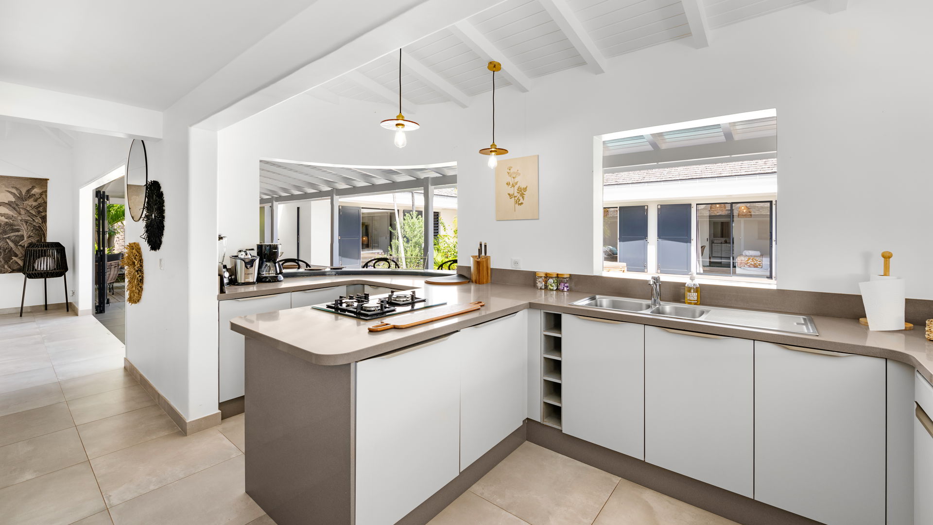 KITCHEN & DINING AREA