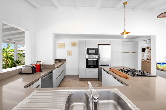 VILLA CRUSH KITCHEN & DINING AREA 9