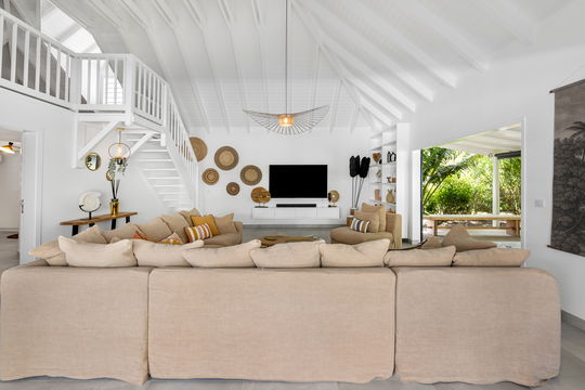VILLA CRUSH LIVING AREA 1