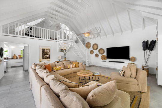 VILLA CRUSH LIVING AREA 2