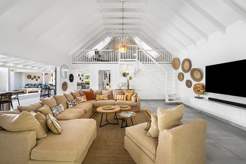 VILLA CRUSH LIVING AREA 4