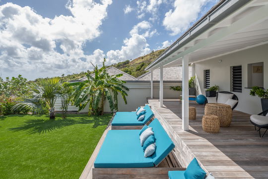 VILLA CRUSH OUTDOOR LOUNGE AREA 13