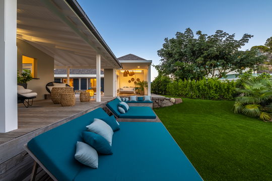 VILLA CRUSH OUTDOOR LOUNGE AREA 16