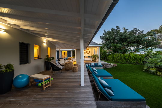 VILLA CRUSH OUTDOOR LOUNGE AREA 17