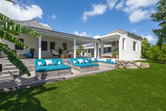 VILLA CRUSH OUTDOOR LOUNGE AREA 9