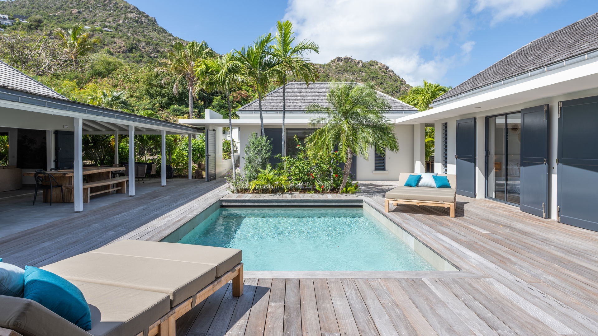 POOL & TERRACE