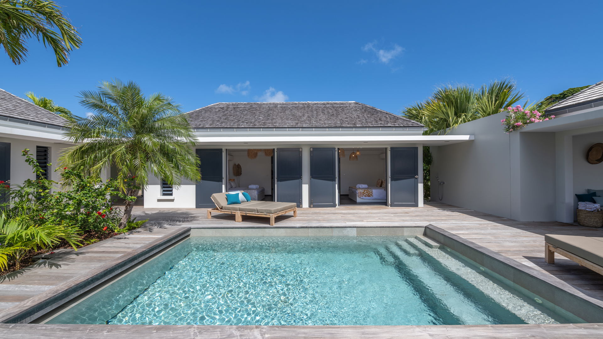 POOL & TERRACE