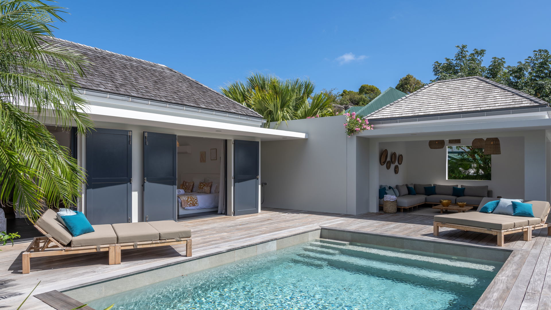 POOL & TERRACE