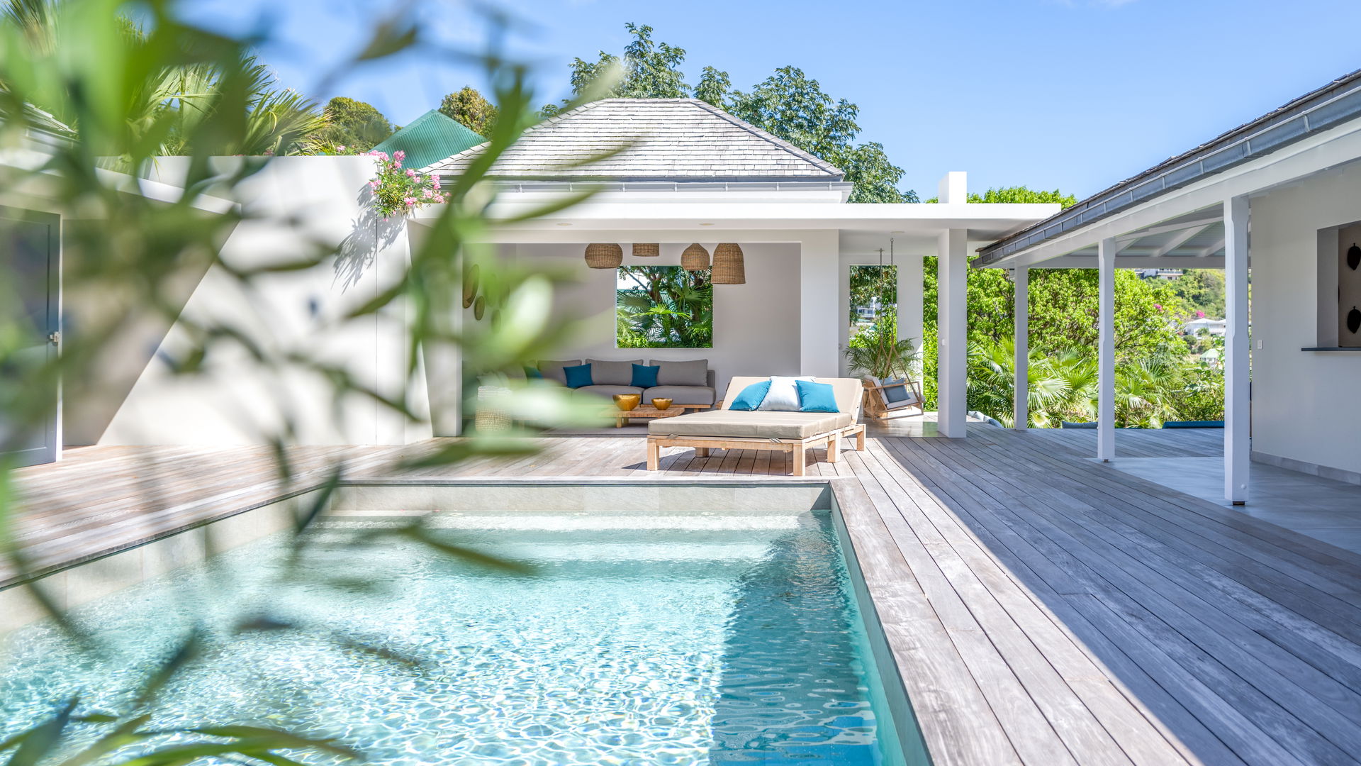 POOL & TERRACE