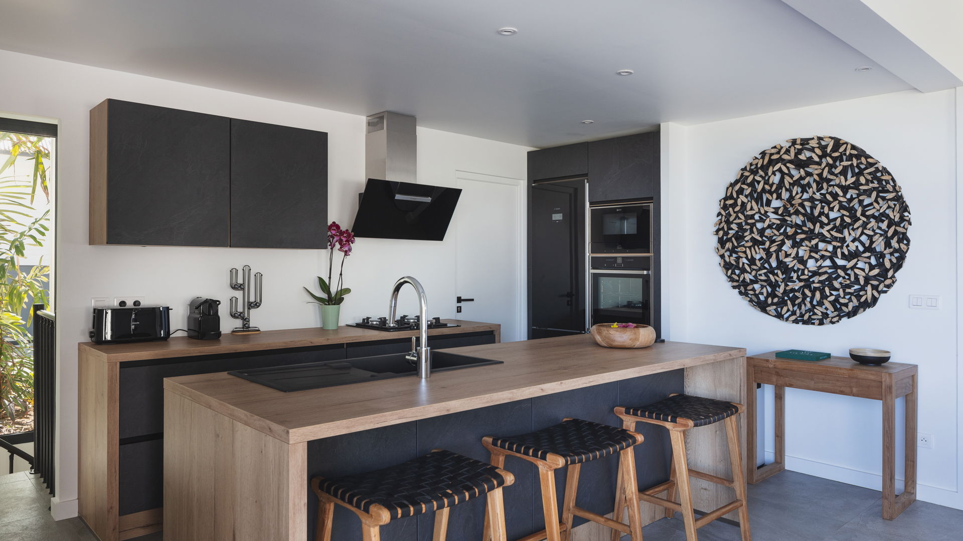 KITCHEN & DINING AREA