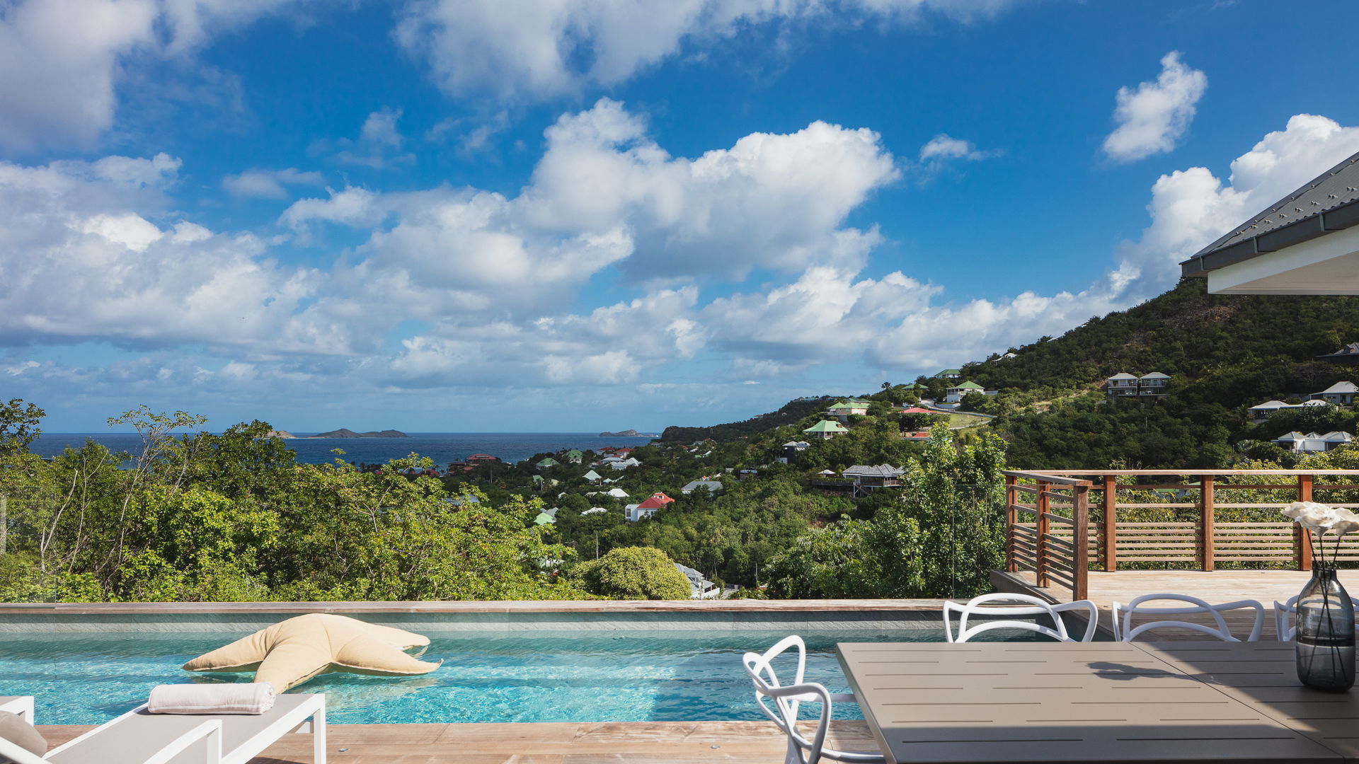 POOL & TERRACE