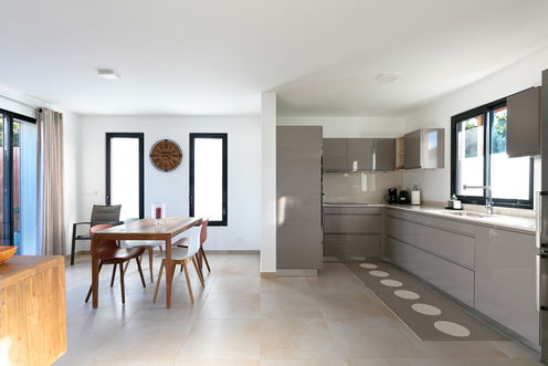 VILLA BLEU AZUR KITCHEN & DINING AREA 1