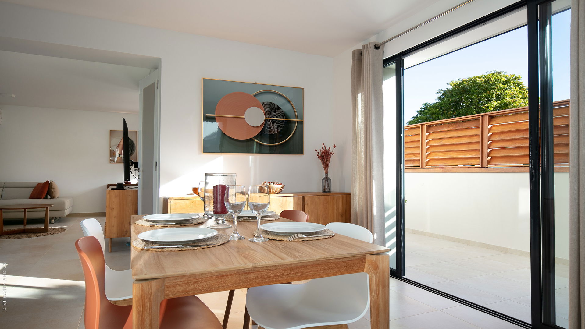 KITCHEN & DINING AREA
