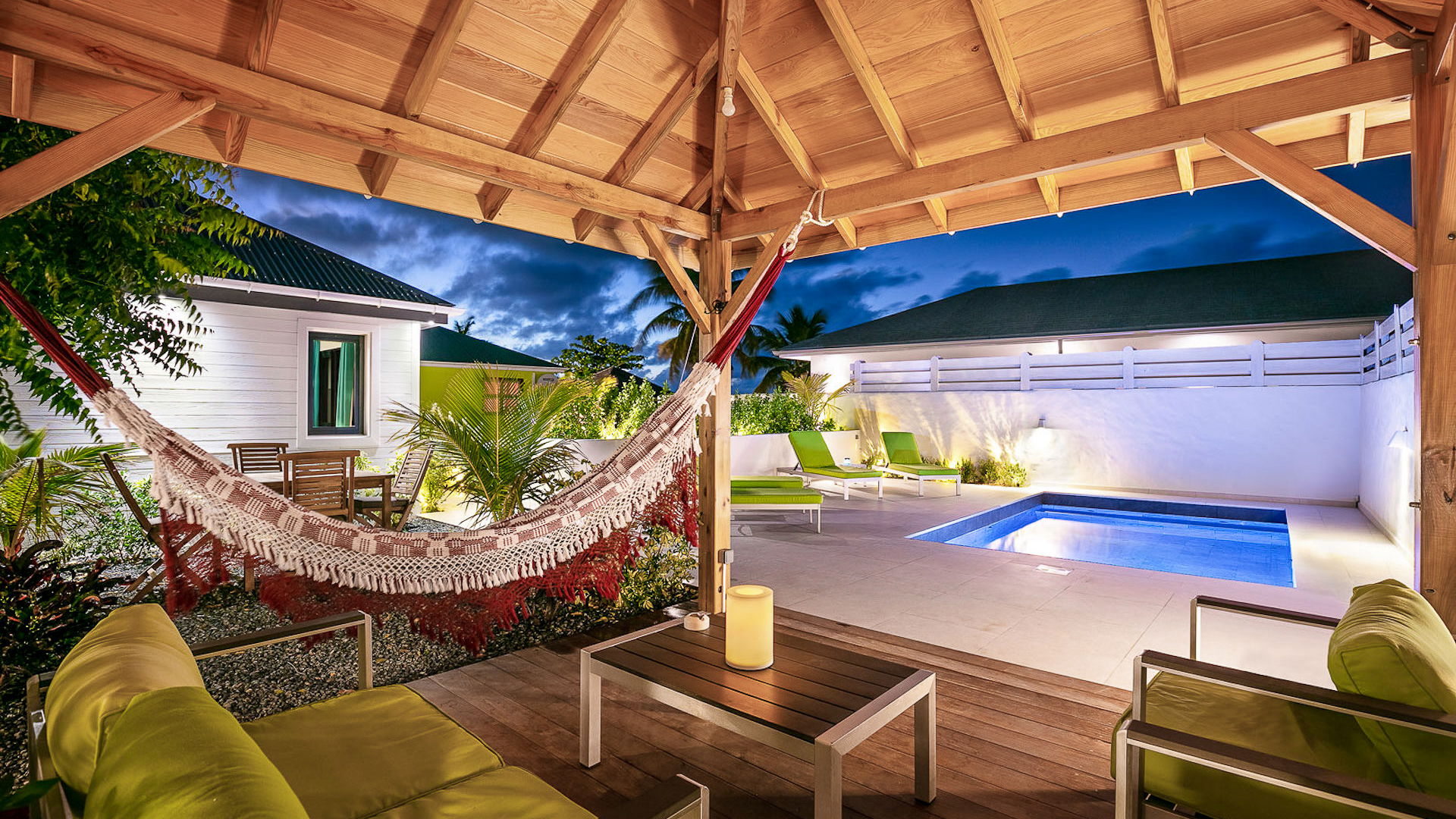 POOL & TERRACE