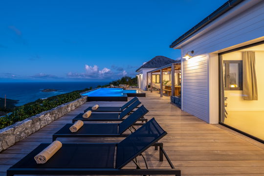 VILLA MAO BY NIGHT 5