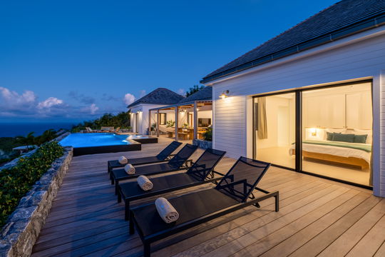 VILLA MAO BY NIGHT 6