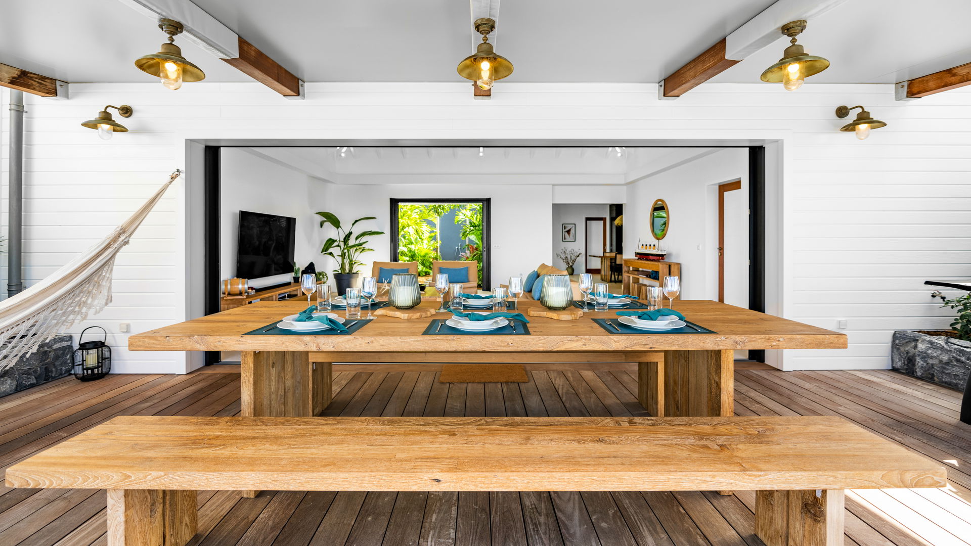 KITCHEN & DINING AREA