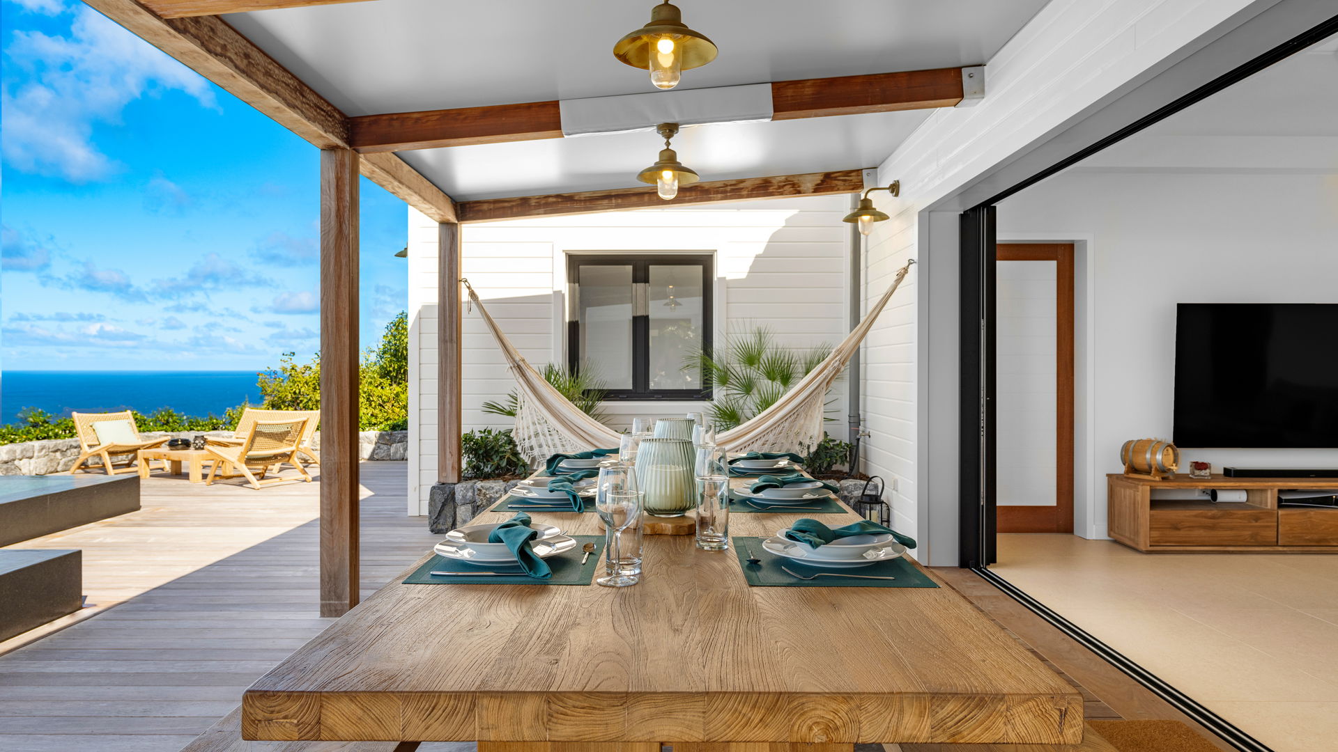 KITCHEN & DINING AREA