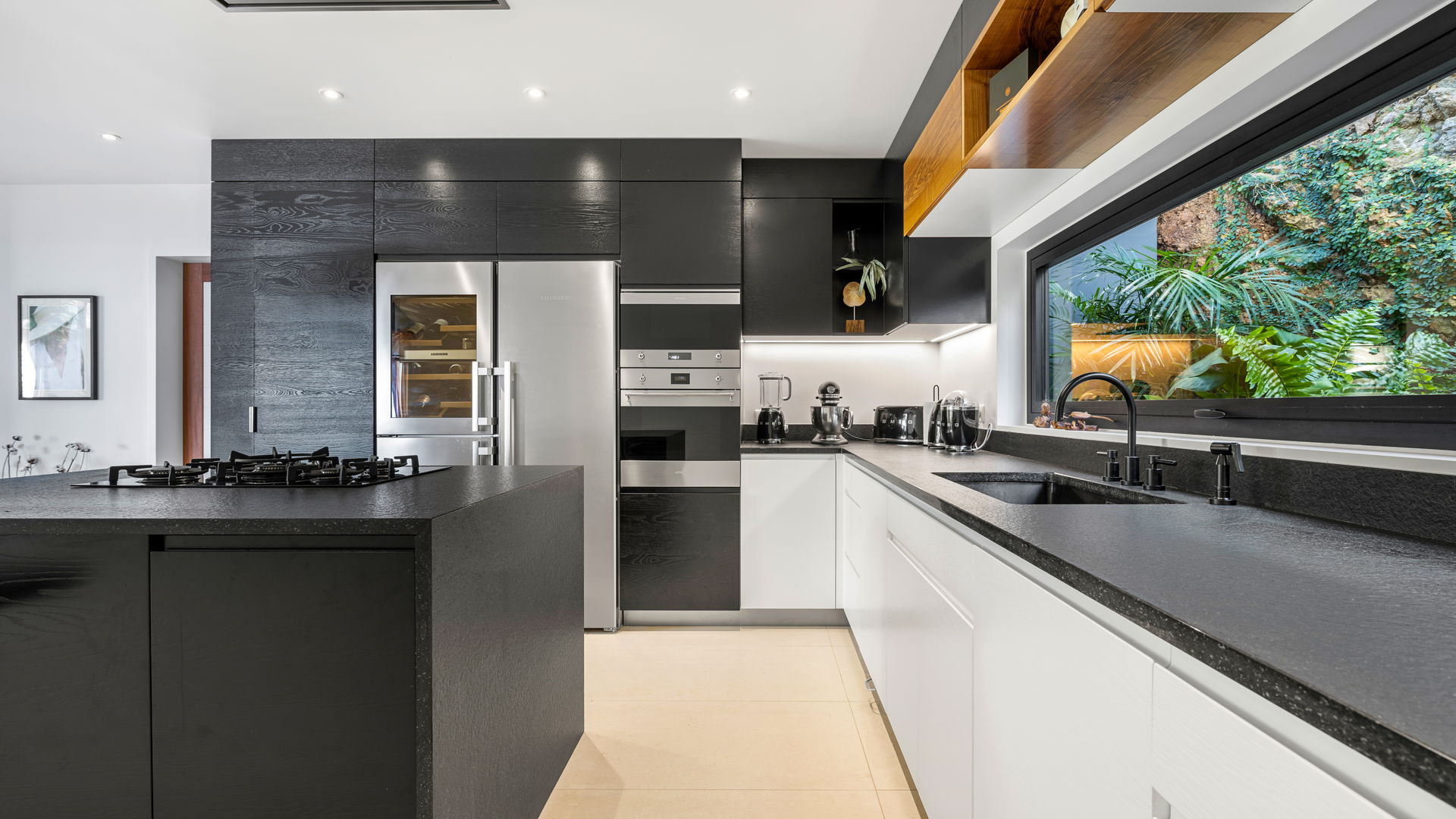 KITCHEN & DINING AREA