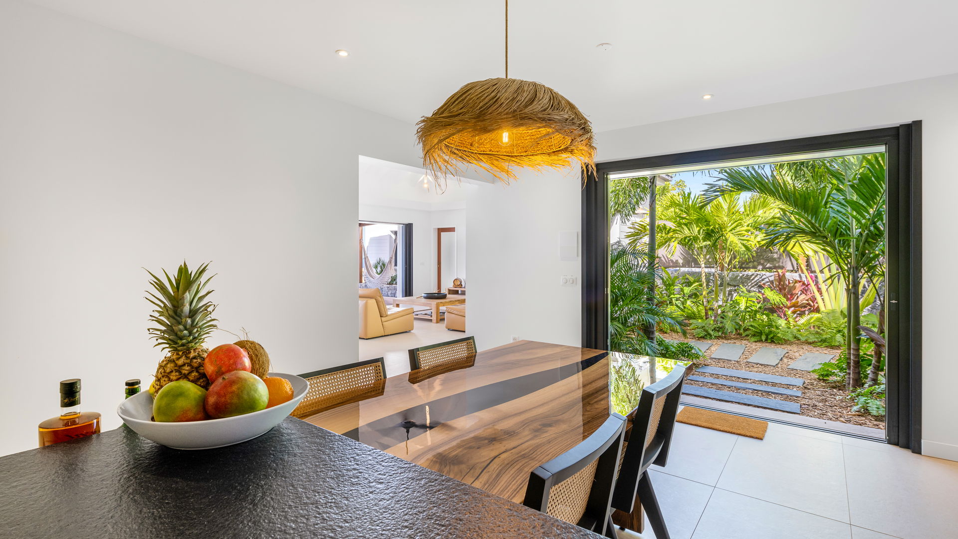KITCHEN & DINING AREA