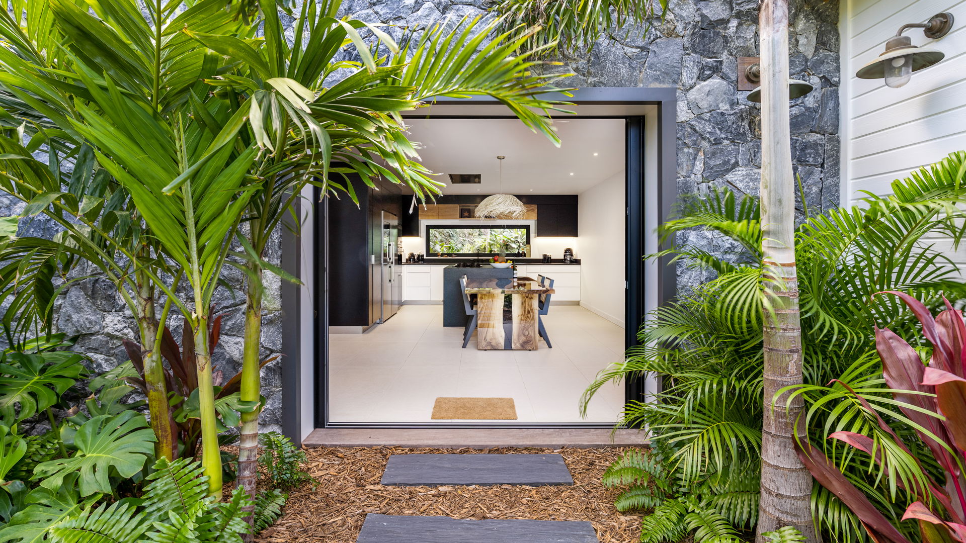 KITCHEN & DINING AREA