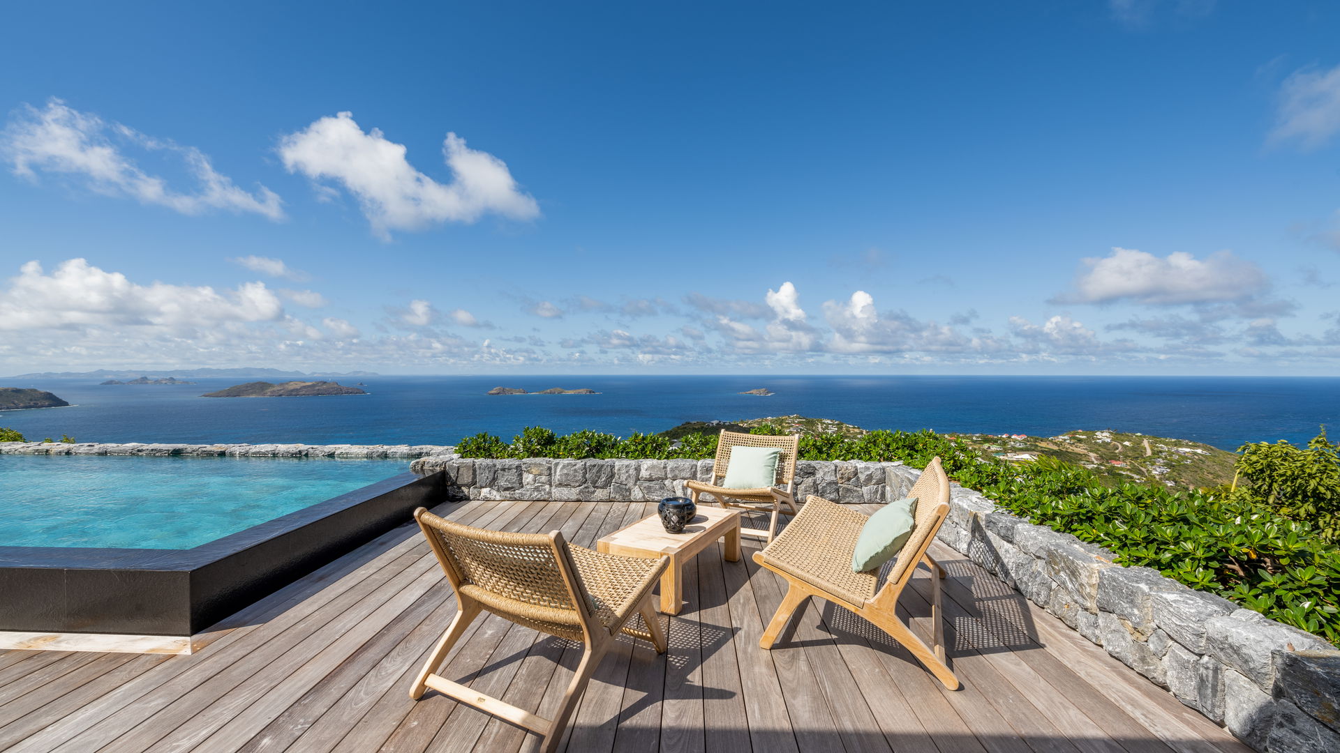 POOL & TERRACE