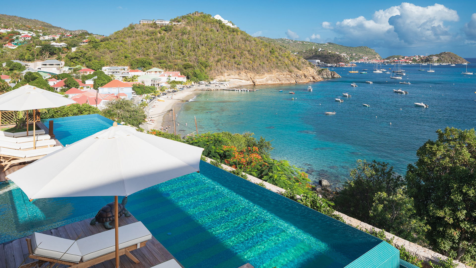 POOL & TERRACE