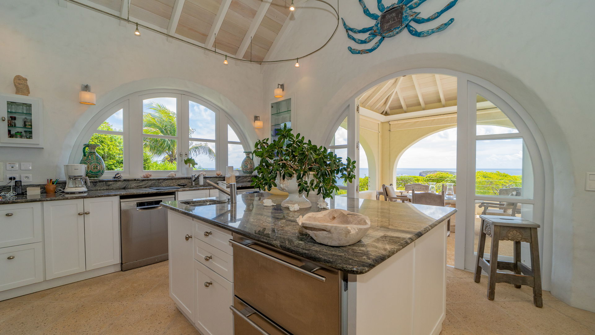 KITCHEN & DINING AREA