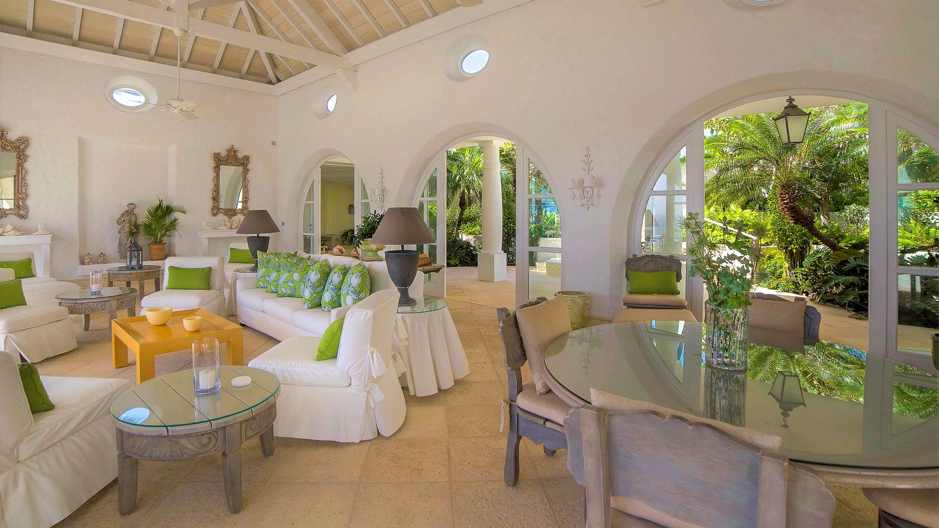KITCHEN & DINING AREA