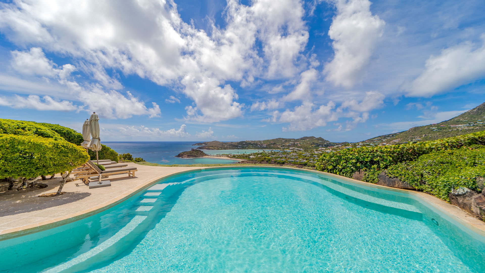 POOL & TERRACE