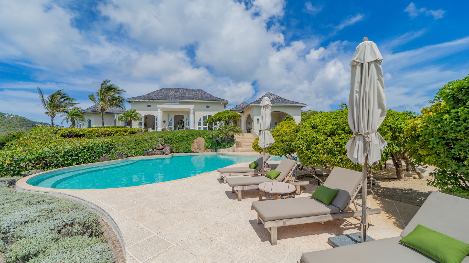POOL & TERRACE
