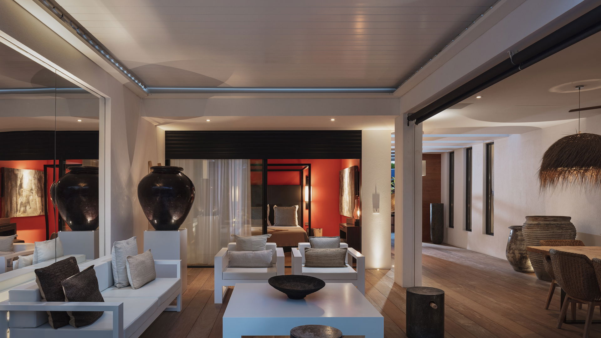 OUTDOOR LOUNGE AREA
