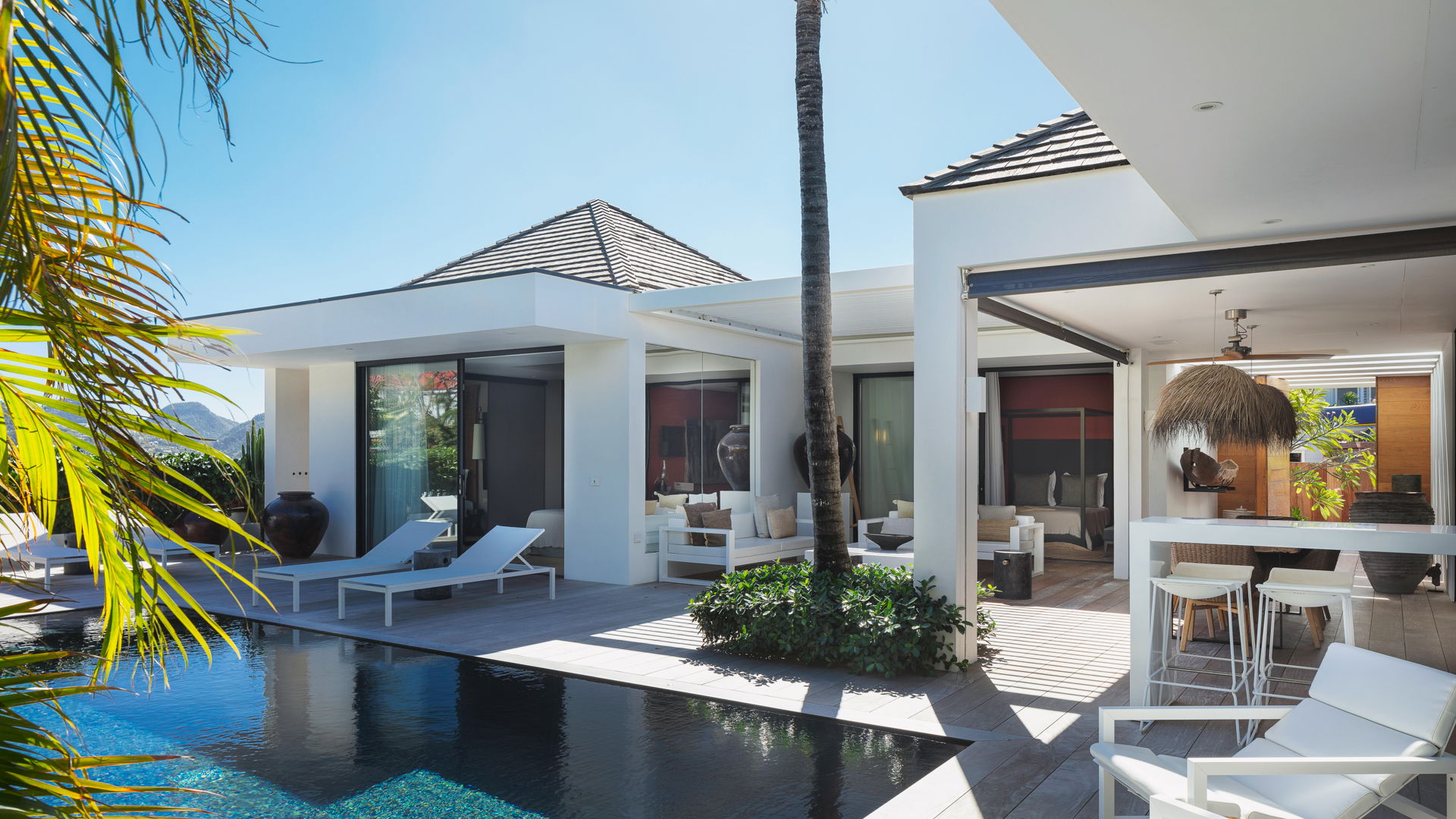POOL & TERRACE