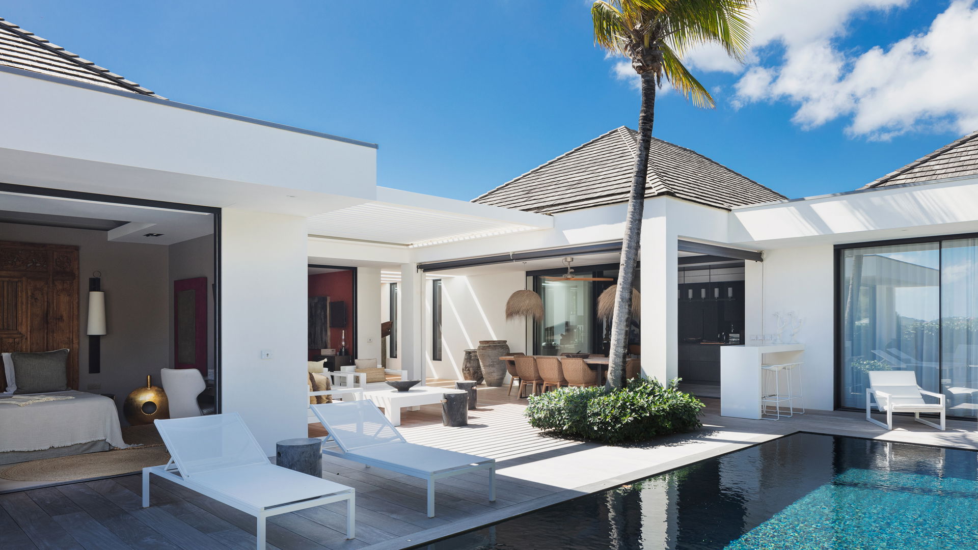 POOL & TERRACE