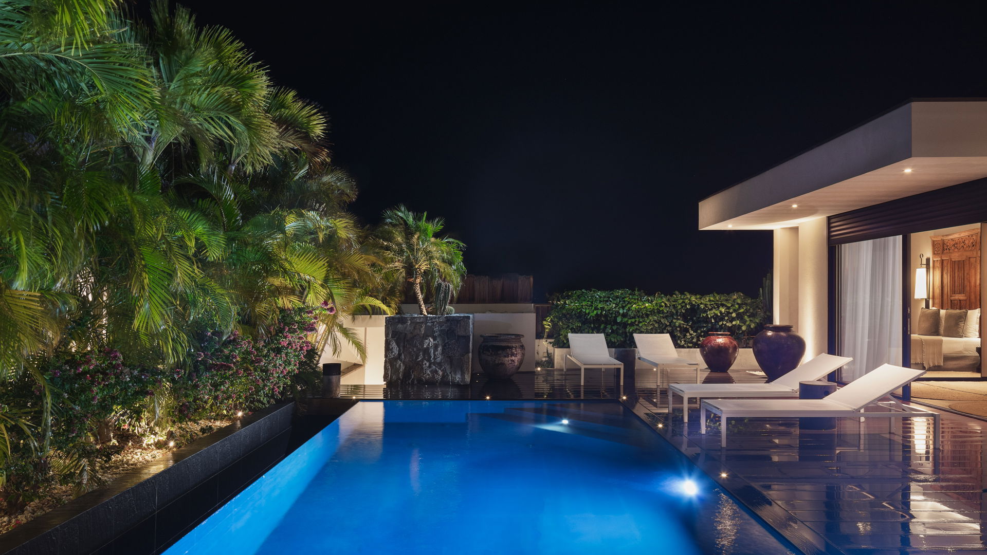 POOL & TERRACE